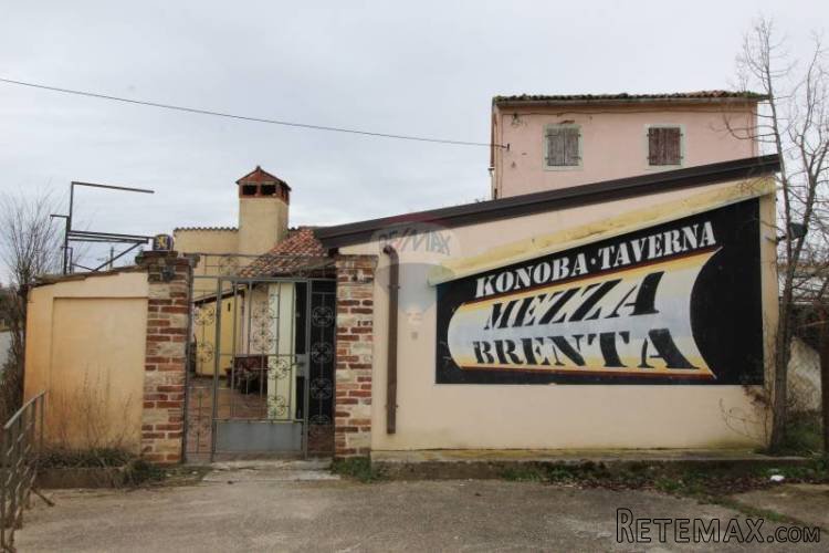 Kuća s ugostiteljskim objektom nedaleko od Poreča
