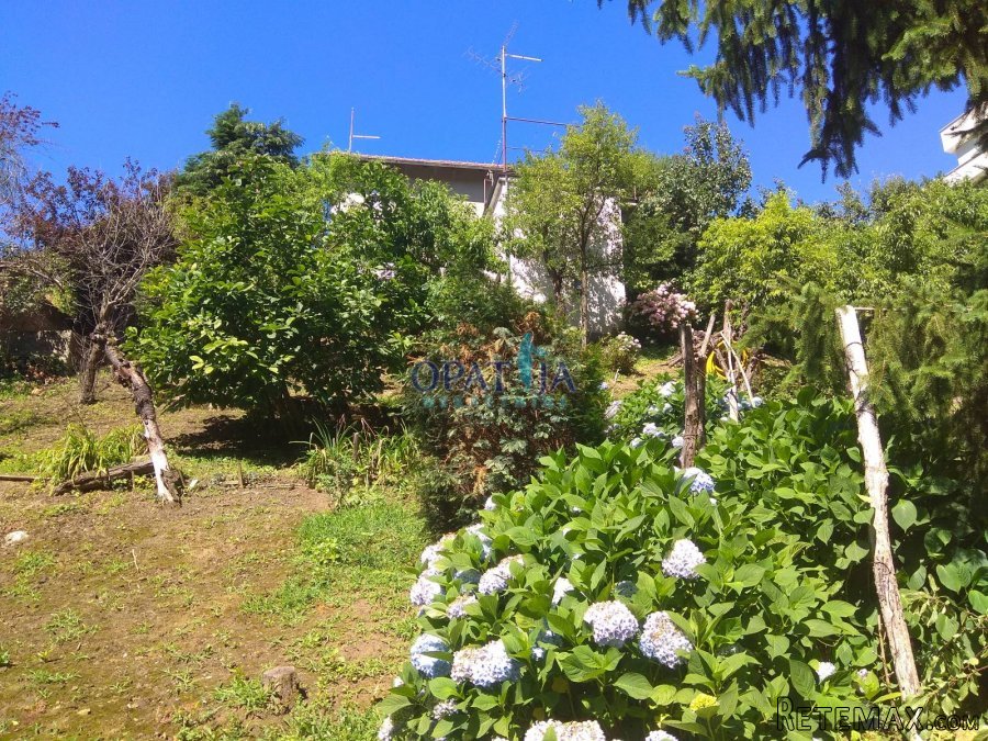 Zagreb - građevinsko zemljište 1760 m2 udaljeno 200 m od u..