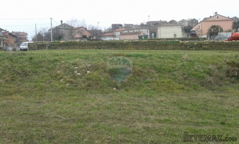 Momjan, lijepo građevinsko zemljište otvorenog pogleda - 2