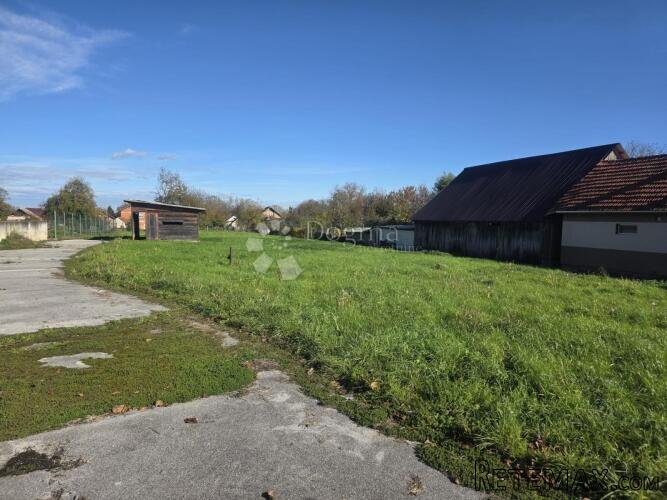 Veliko građevinsko zemljište s investicijskim potencijalom - 2