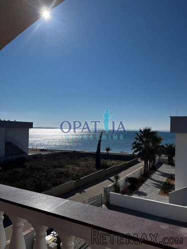 Vir, kuća 30m od plaže sa 6 apartmana, podzemno parkiralište - 2