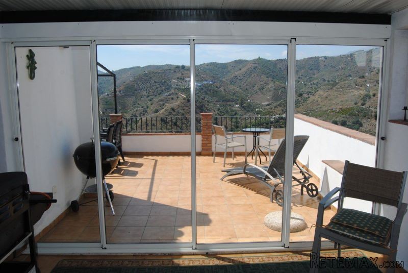 Town House for For Sale in Sayalonga..