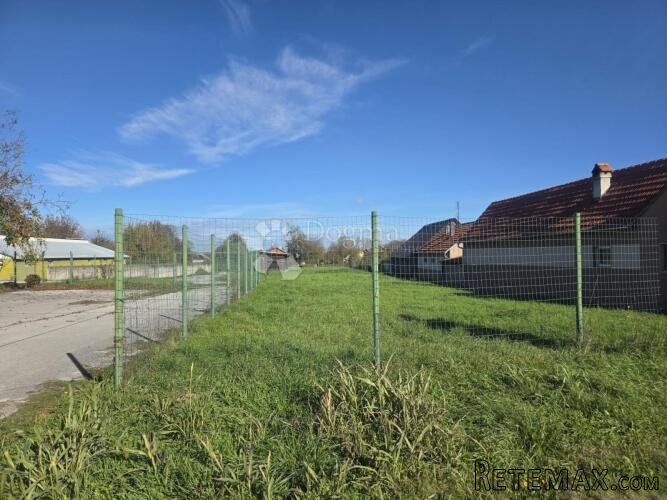 Veliko građevinsko zemljište s investicijskim potencijalom - 3