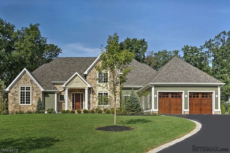 4 bedroom Detached House For Sale: 28..