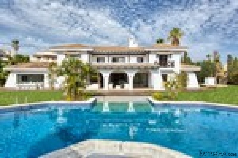 8 Bedrooms - Villa - Malaga - For Sale