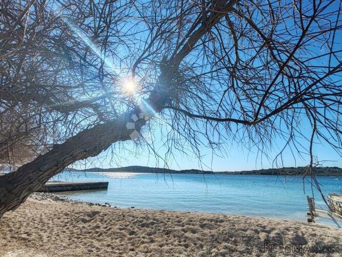 SRIMA - atraktivna kuća u prvom redu do plaže s predivnim v