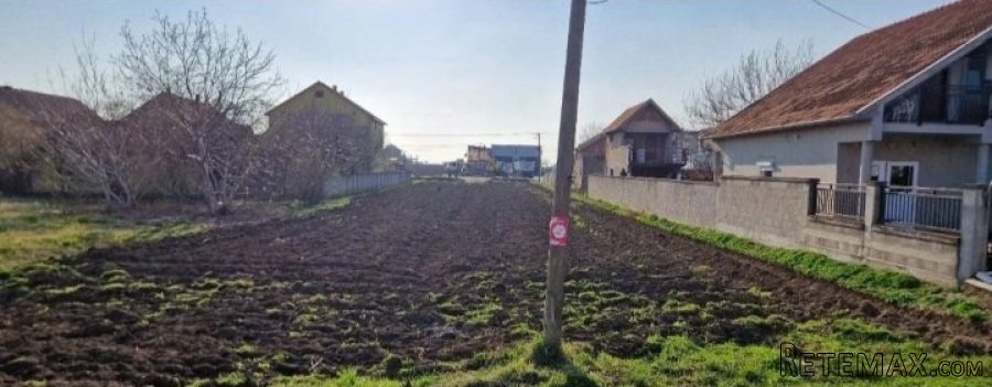 Prodajem plac u Novim Banovcima - 2
