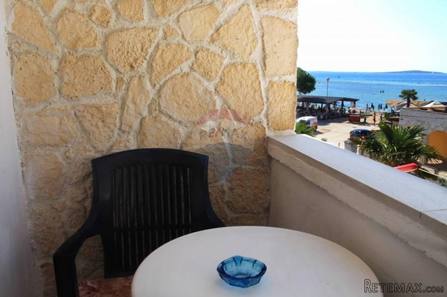 Istra, Medulin- Apartmanska kuća 50m od mora