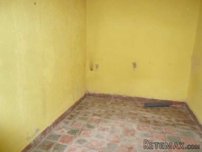 Fancy a project? This gorgeous pretty little end townhouse.. - 4