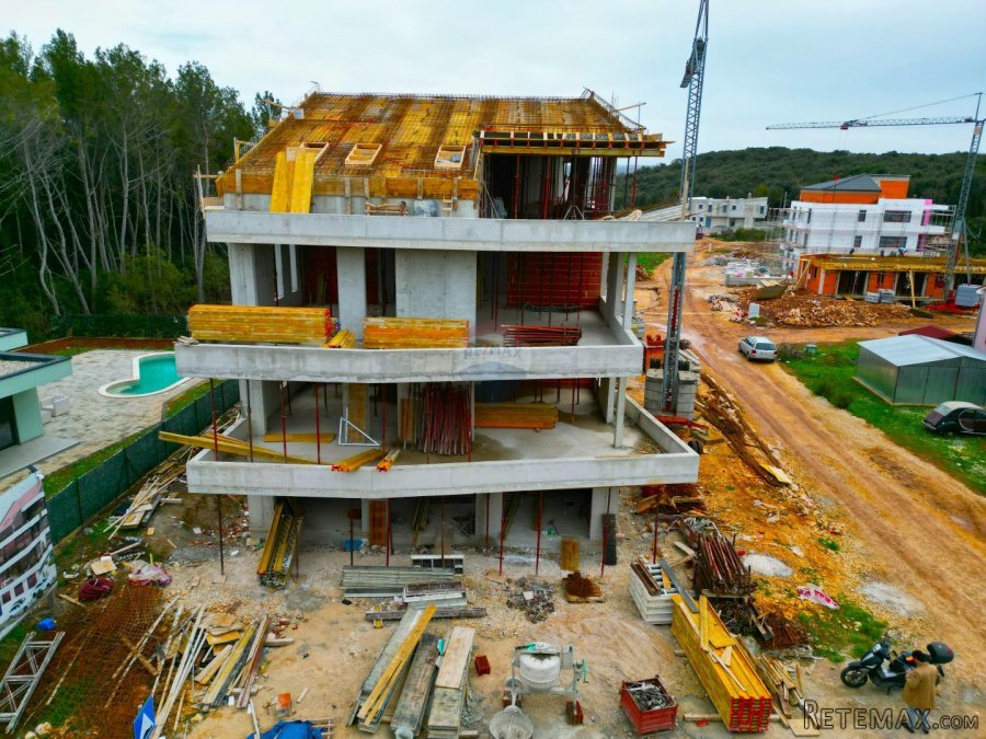Rovinj,-stan u novogradnji,+parking mjesto+vrt200m2-blizu mo - 4