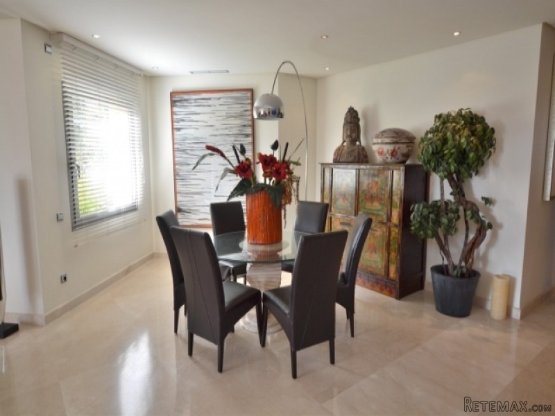 3 Bedroom Apartment For Sale Situated.. - 2