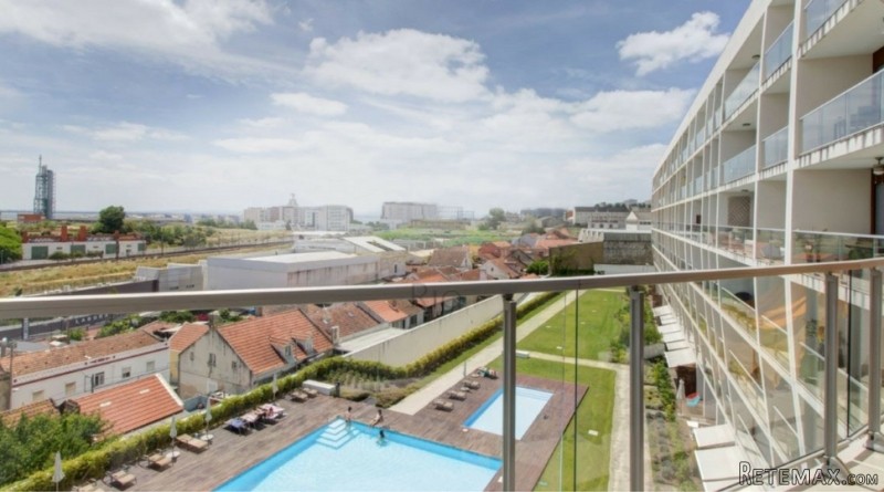 Beautiful Three Bedroom River View..