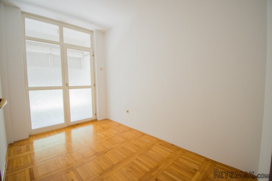 Prodajem stan u Podgorici-Stari Aerodrom 70m2 - 5