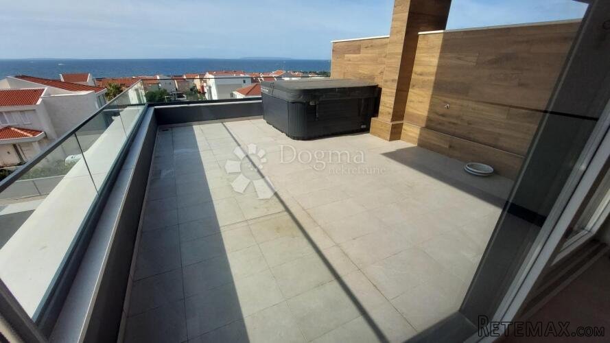 NOVALJA Penthouse novogradnja s panoramskim pogledom na more