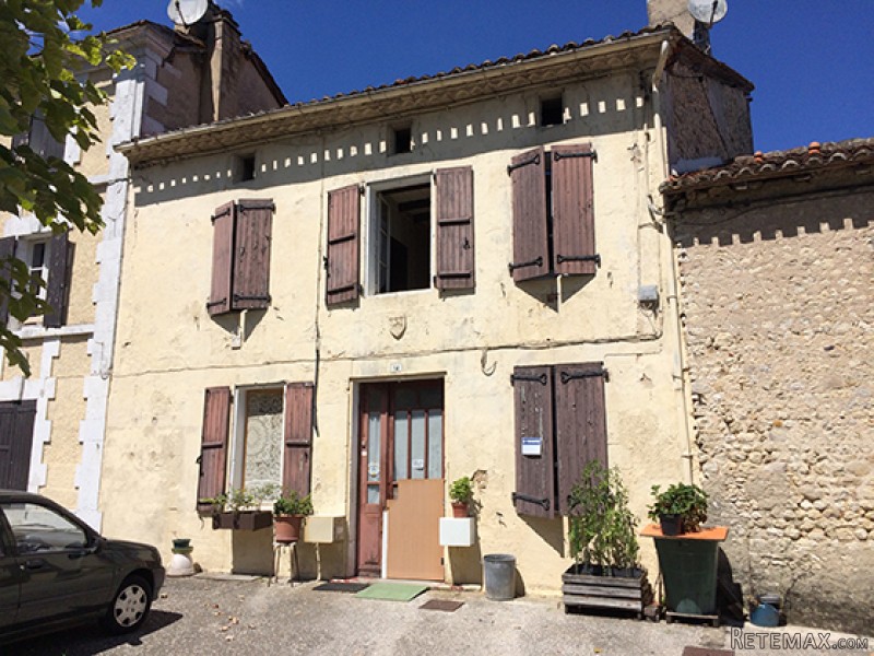 Town House To Renovate In The Heart Of..