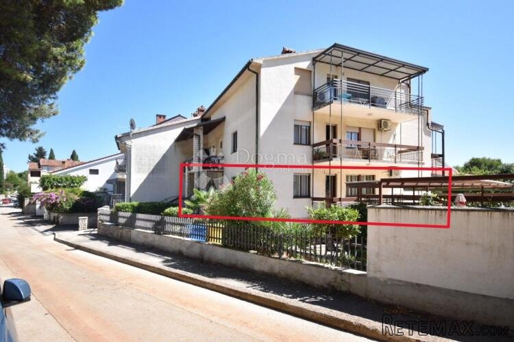 SAMO U DOGMI! STAN U URBANOJ VILI S GARAŽOM - 150m od mora