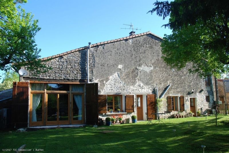 Spacious 3 Bed / 2 Bathroom Renovated..