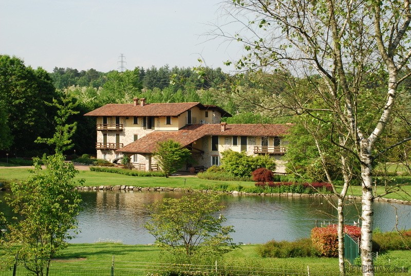 Wonderful Property In Comignago