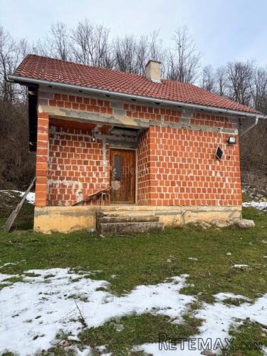 KUĆA SUVAJA S VELIKIM PAŠNJACIMA I LIVADAMA ZA ADAPTACIJU