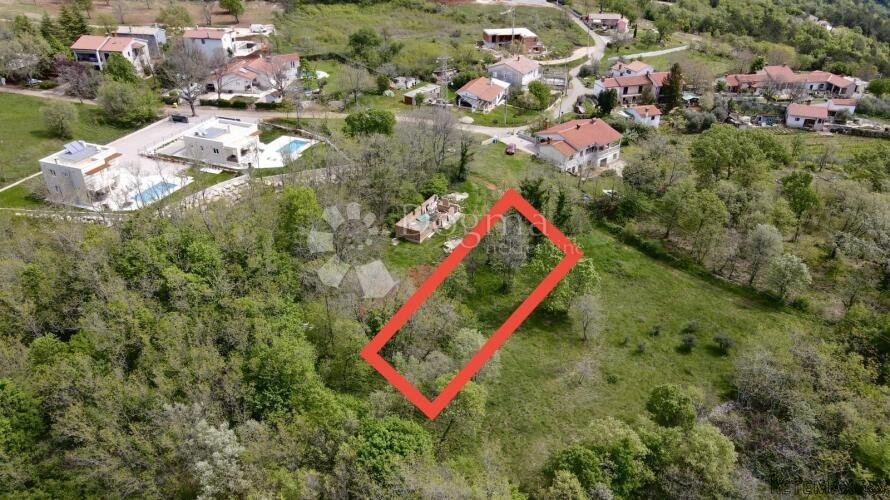 Gađevinsko zemljište okruženo prirodom, struja i voda na par - 2