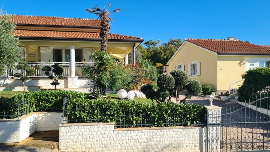 Poreč okolica: Dvije kuće s divnom okućnicom, pogled more - 2