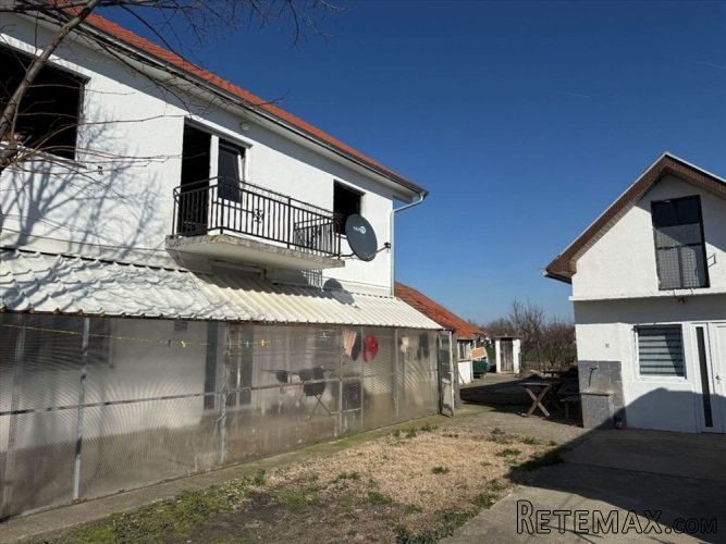 Prodajem kucu-smeštaj za radnike - 2