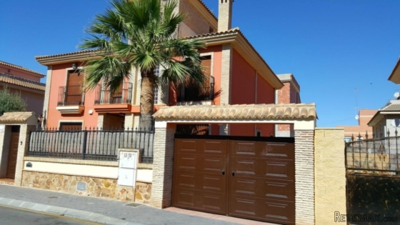 4 Bedrooms - Villa - Alicante - For Sale