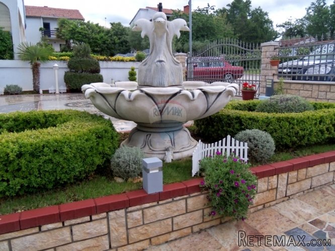 Kuća s apartmanima - 2
