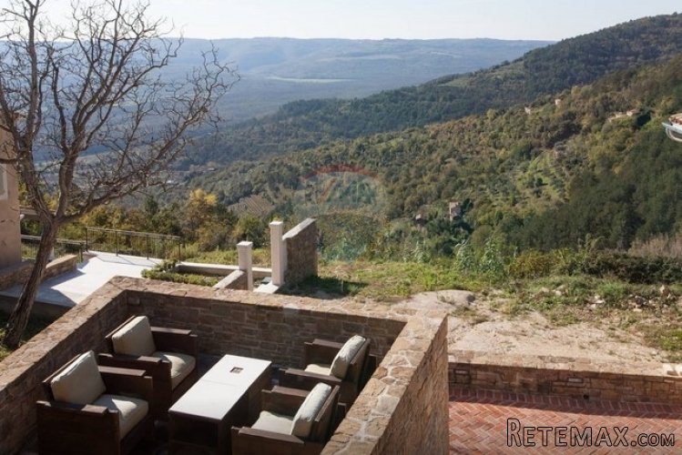 Istra,predivna kamena vila okružena životopisnim krajolikom - 3