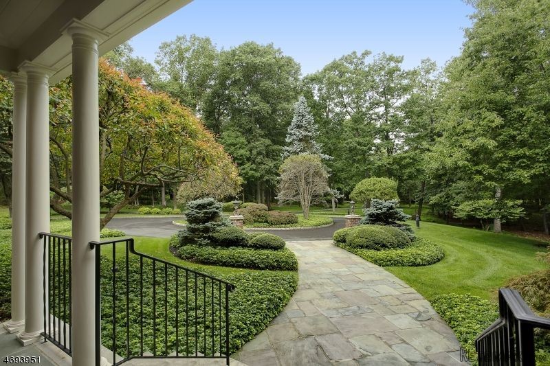 5 bedroom Detached House For Sale: 10.. - 2