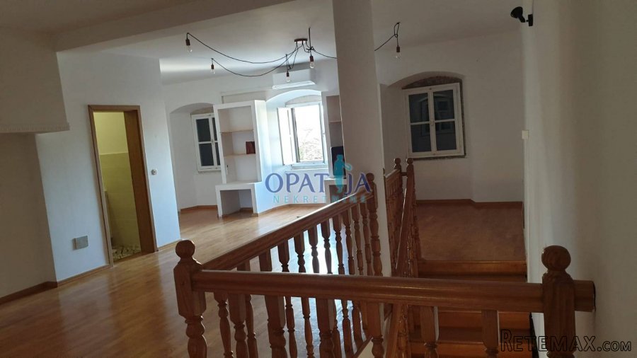 Uži centar Rijeke, iznajmljuje se poslovni prostor na 1...