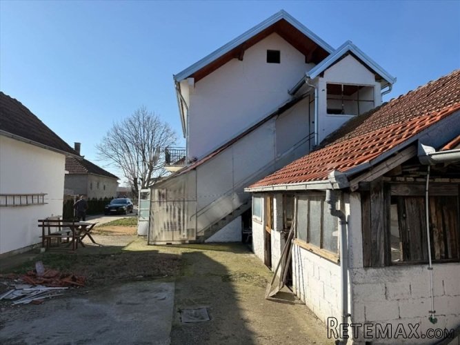 Prodajem kucu-smeštaj za radnike - 9
