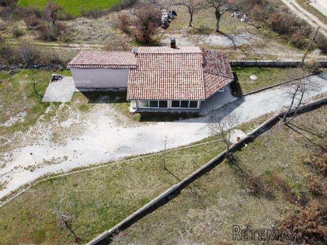 Blizina Marčane, kuća na velikom terenu od 26.000 m2. - 2
