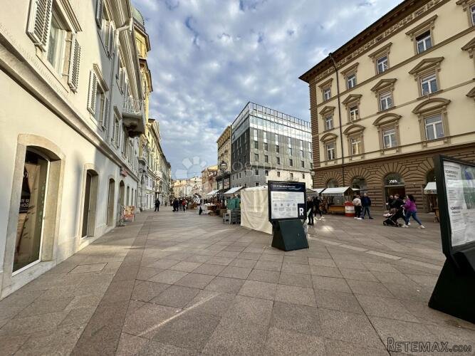 PRILIKA KORZO!!! Poslovni prostor 1450m2 centar Rijeke - 2