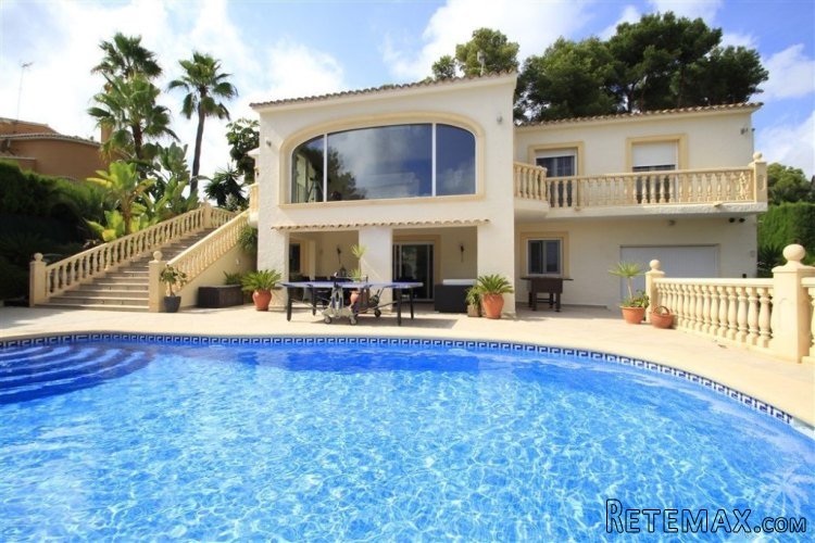 This lovely south facing property is situated in one of the..