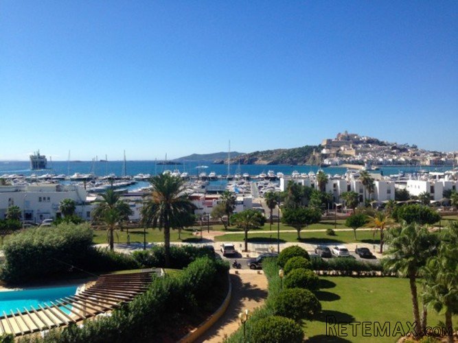 Apartment located on the first line of Paseo Marítimo with.. - 2
