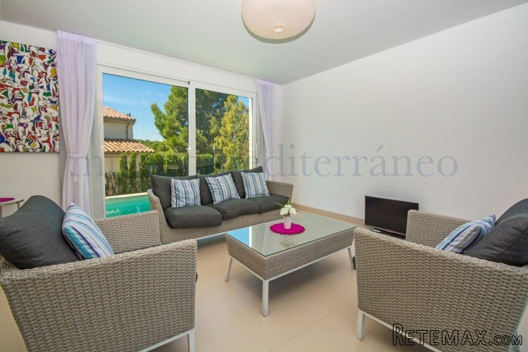 Modern two storey house of 405 m2, located in the area of.. - 2