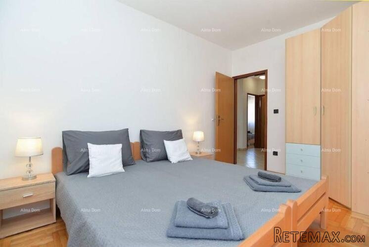 Na prodaju kuća s apartmanima u Štinjanu. - 2