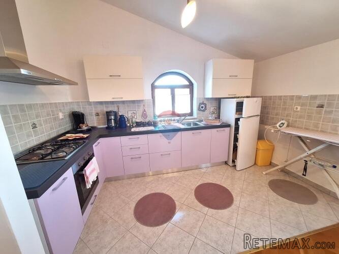 Opatija, Poljane - obiteljska kuća s dva stana i bazenom - 2