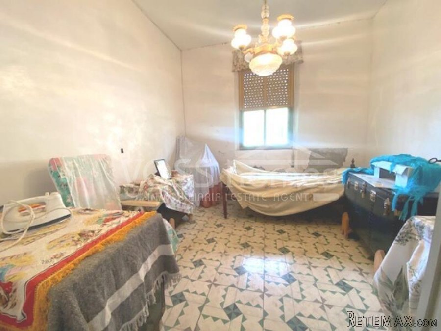 A large, detached village house with 5 bedrooms, 1 large.. - 13