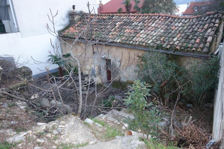 PRILIKA! KUĆA - GRADILJIŠTE U CENTRU SA GARAŽOM - 3