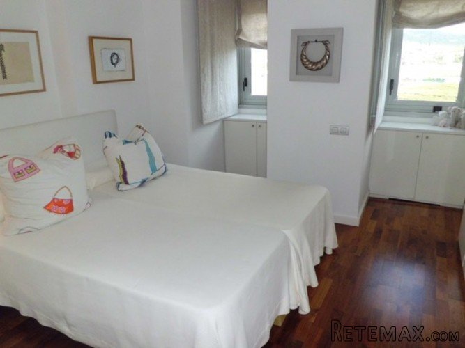 Apartment located on the first line of Paseo Marítimo with.. - 4