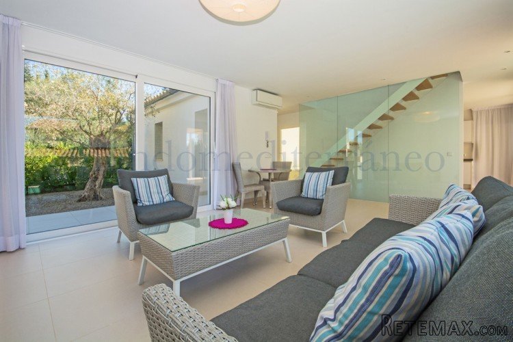 Modern two storey house of 405 m2, located in the area of.. - 4
