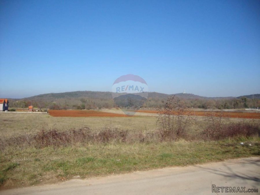 ISTRA, ROVINJSKO SELO, građevinsko zemljište do asfalta