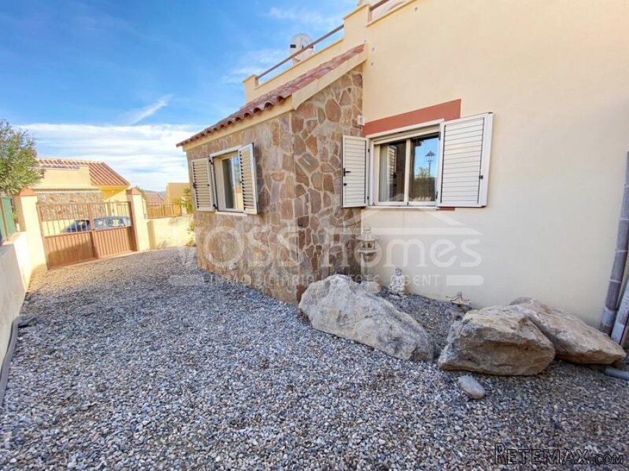RESERVED/SALE AGREED WITH VOSS HOMES - An impressively.. - 18