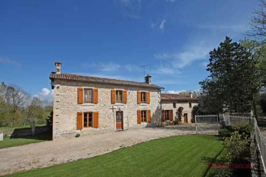 Souvigné (79) - Immaculate 5 bed/5 bath farmhouse, large..