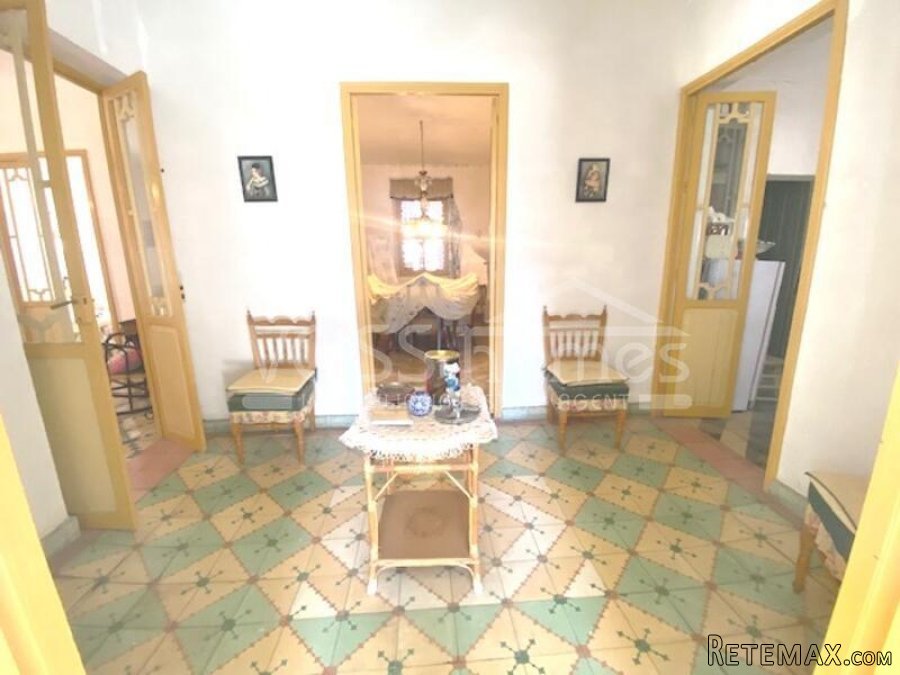 A large, detached village house with 5 bedrooms, 1 large.. - 20