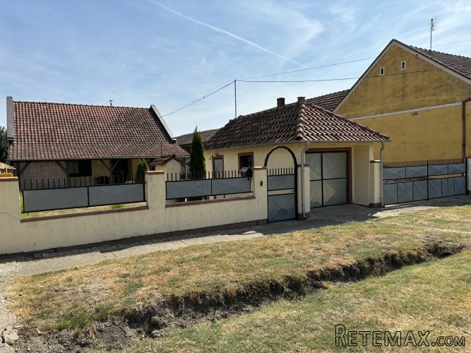Trosoban akuca sa velikim ekonomskim objektom i garazom-HITNO - 21