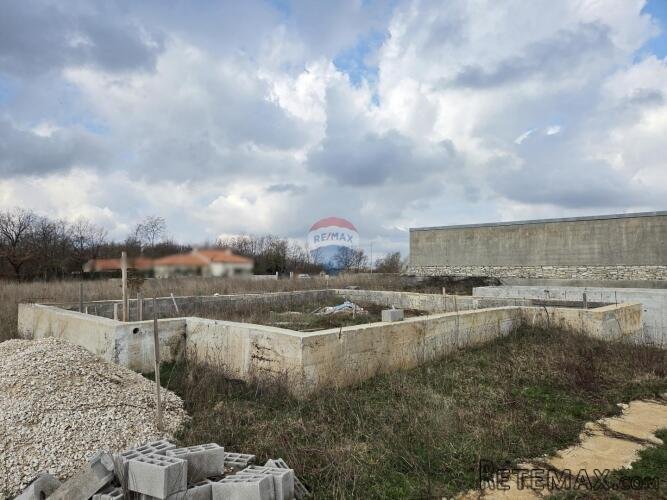 Istra, Kanfanar okolica - zemljište s građevinskom dozvolom - 3