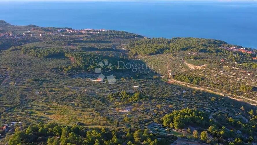 POLJOPRIVREDNO ZEMLJIŠTE S POGLEDOM NA SUPETAR